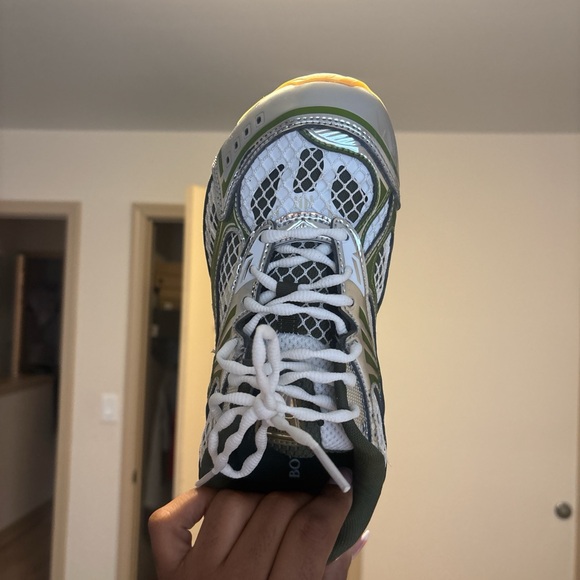 Bottega Veneta Green and White Sneakers - Picture 2 of 3